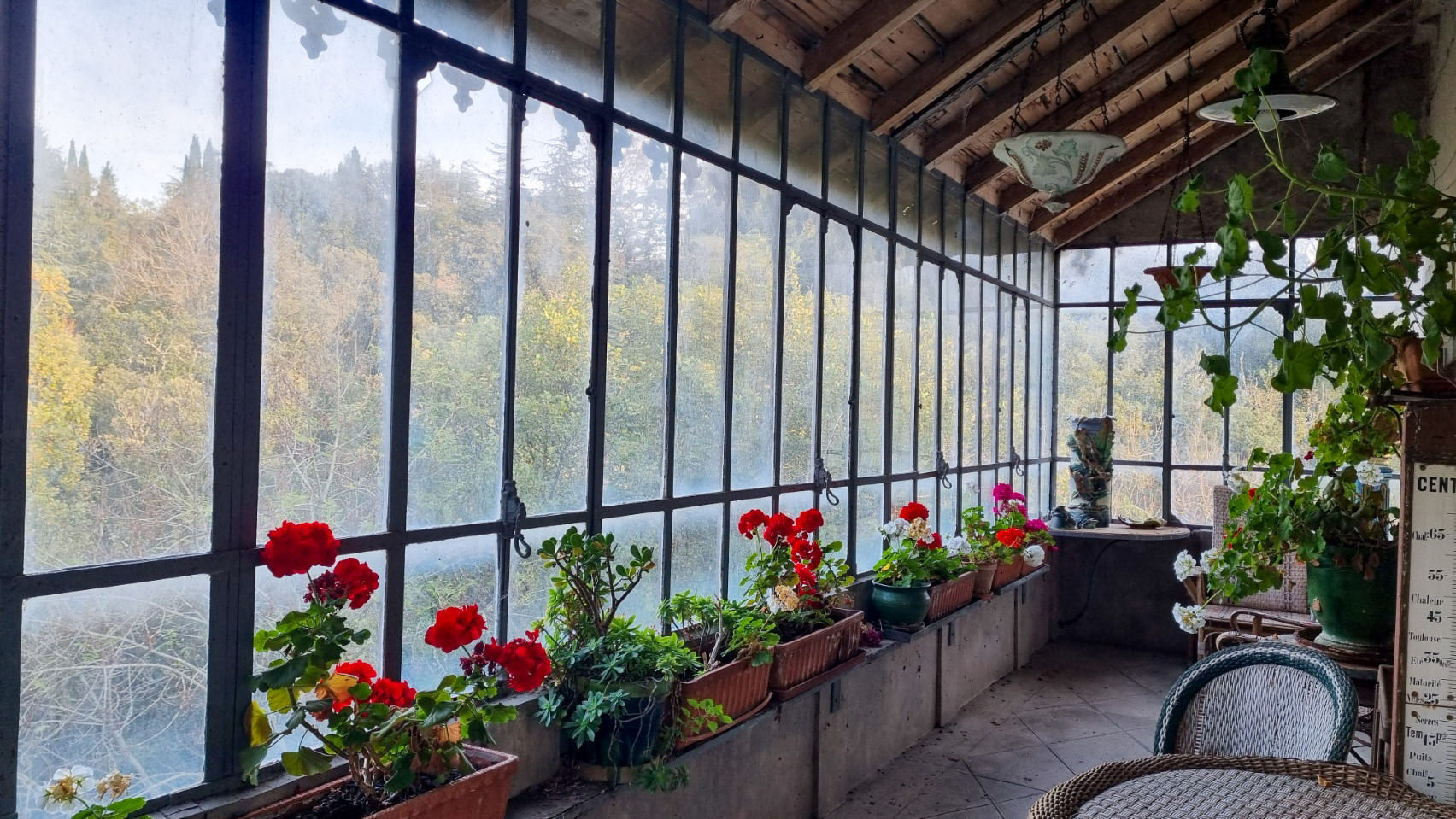 Fabulous converted stone paper mill. Huge potential and beautiful gardens. Numerous outbuildings