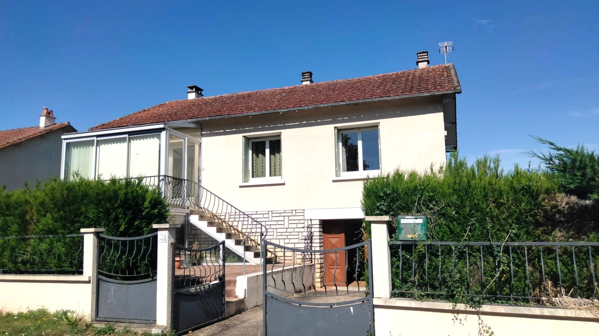 Village House Mauprevoir, Gardens, Garage, Outbuildings, Walk to Shops, 3 Bedrooms, 2 Bathrooms