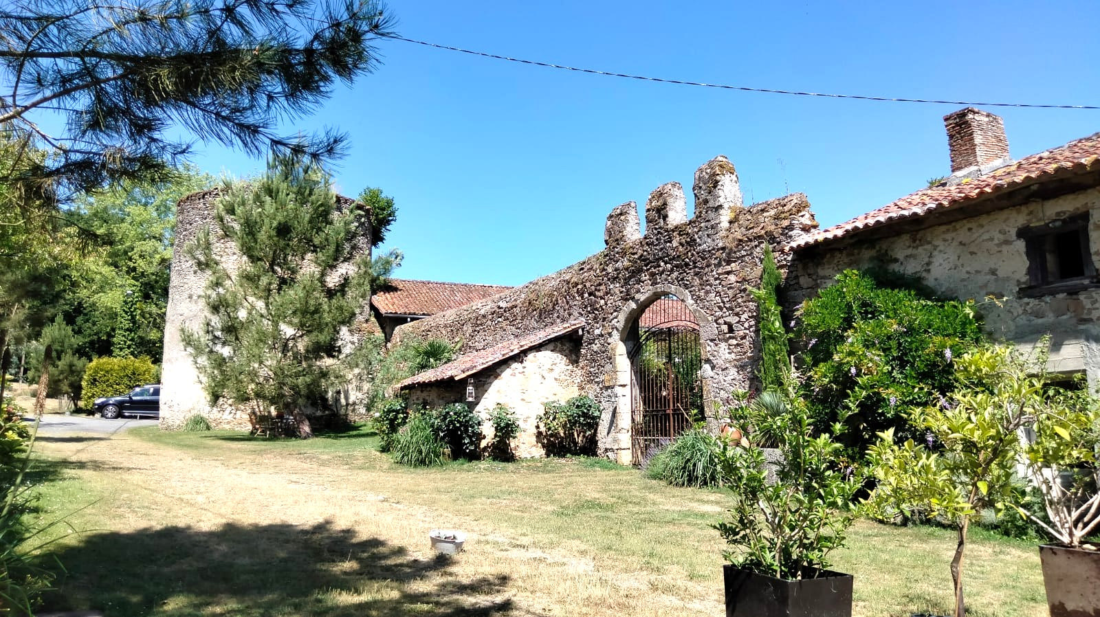 Historic Estate XV century, Revenu Potential, Guest Cottages, Outbuildings, 2.8 Ha