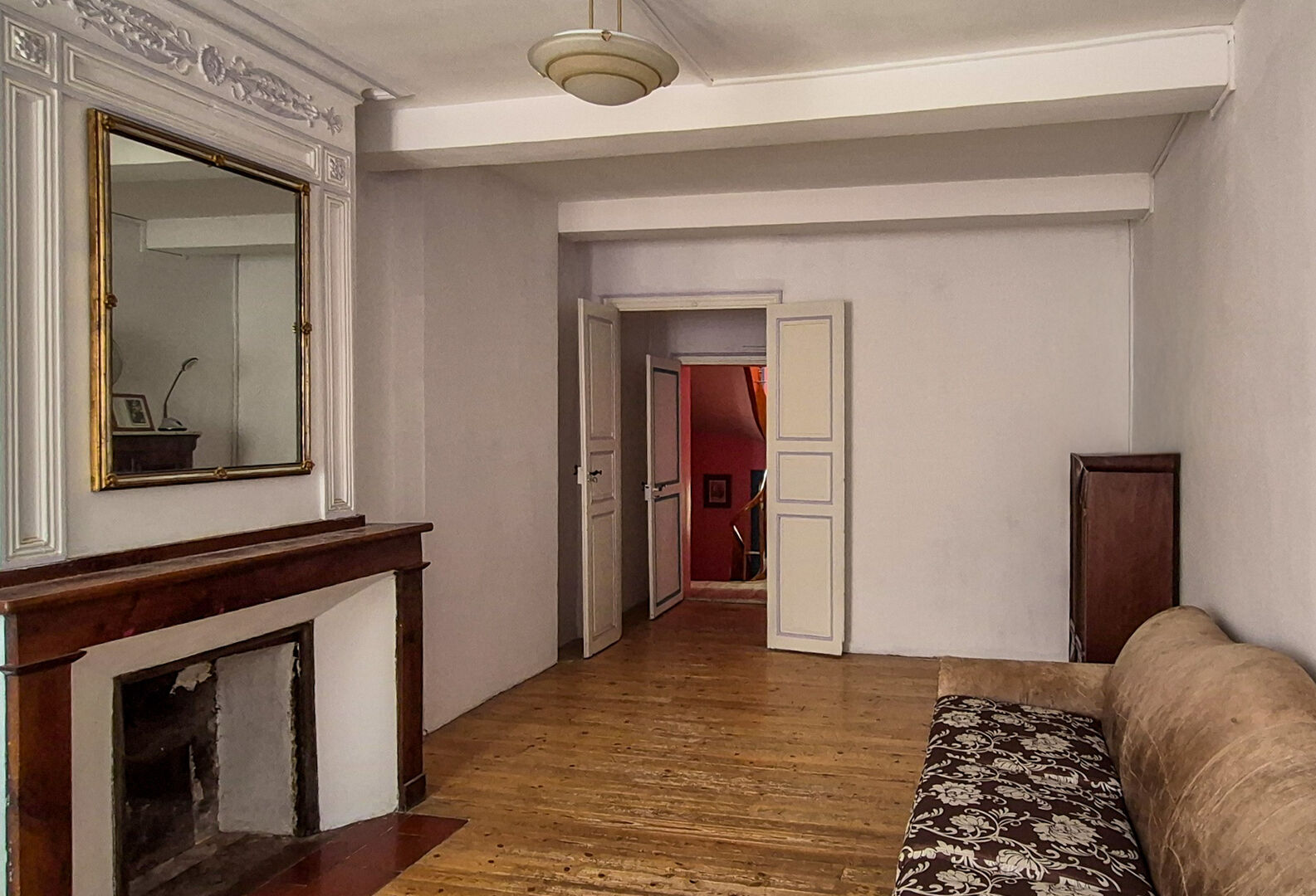 Character 5-Bedroom Townhouse with Garage in the Heart of Chalabre