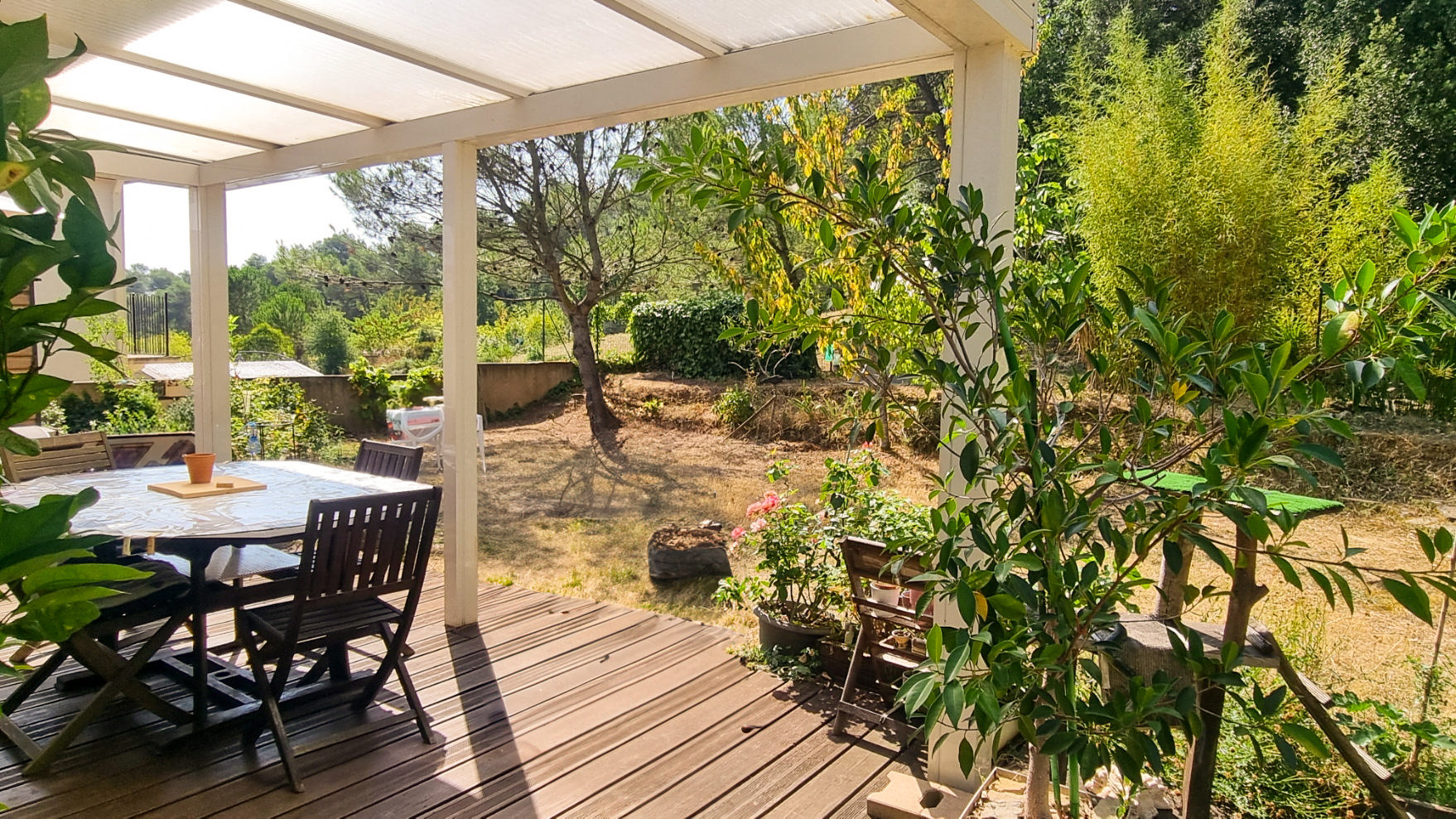 4 bedroom villa in sought after area of Carcassonne, Montlegun. Views and easy access to all ameneties