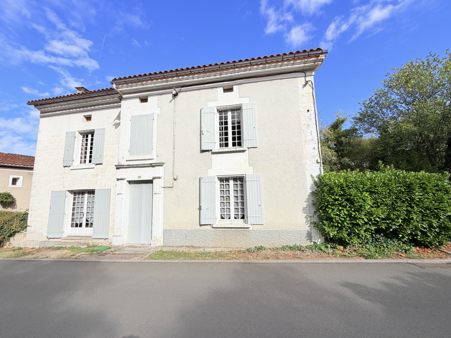 House in Rioux-Martin - view 1