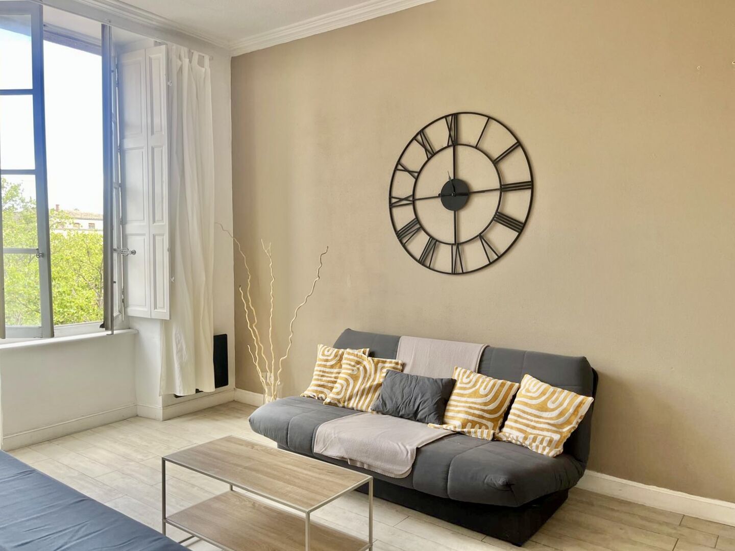 Charming 2 Bedroom 2nd Floor Apartment in the Heart of Carcassonne