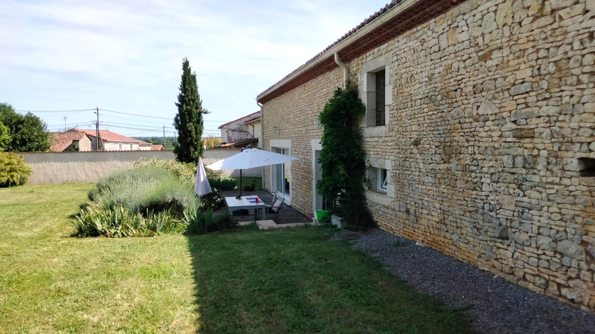 Old Stone Longère, Guesthouse, Vast Barn, Pool, Views, Near Angoulême