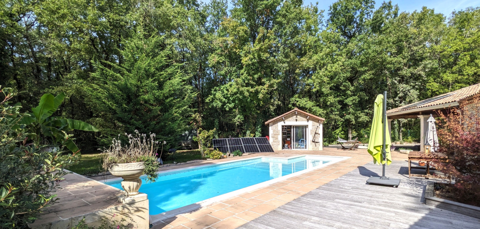 Woodland Lodge, 1.5 Ha, 5 Bedrooms, Pool, 43 m² Covered Terrace, Nr Angoulême