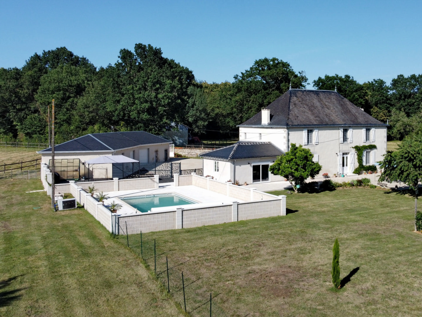 Elegant Maison de Maître with Guest Cottage, Pool &amp; 21 acres in Vienne