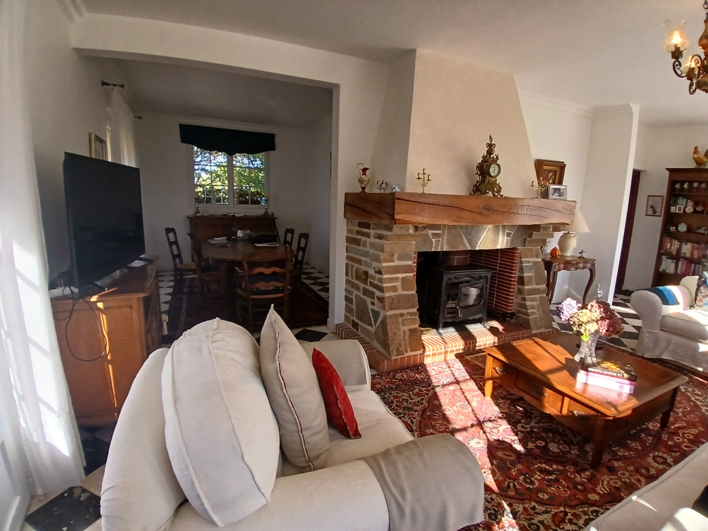 Beautiful 4 bed Périgourdine house for sale with breaktaking views over the countryside