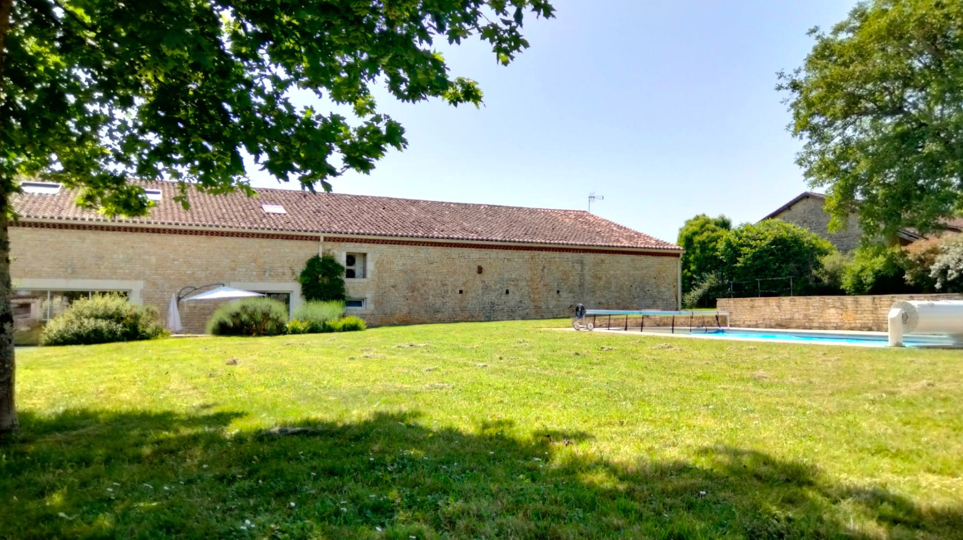 Old Stone Longère, Guesthouse, Vast Barn, Pool, Views, Near Angoulême