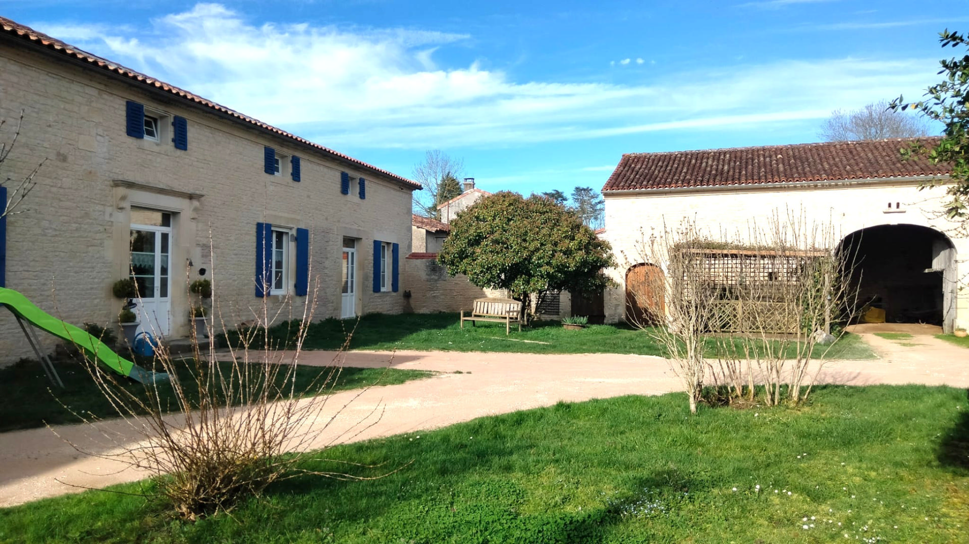 Golden Stone Rustic 4 Bedrooms, independent Appartment, Barns - Charente