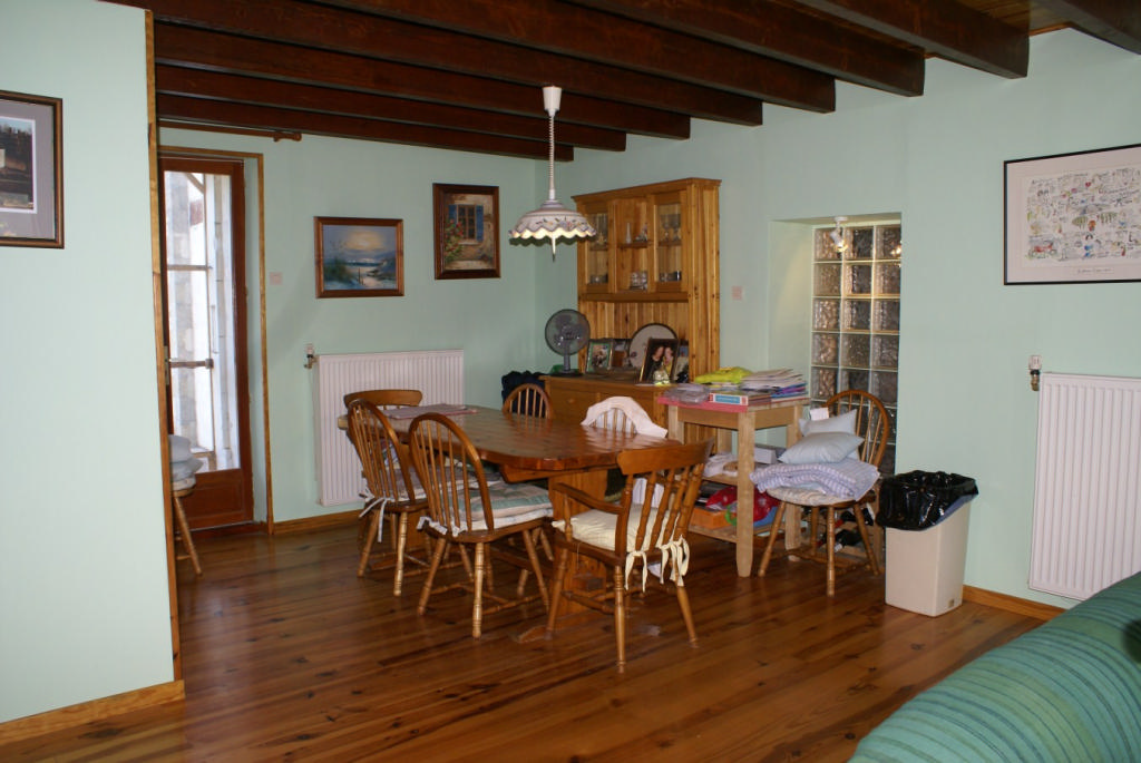 4 bed house, 2 gites, land, outbuildings. Fontaine Chalendray, Charente Maritime