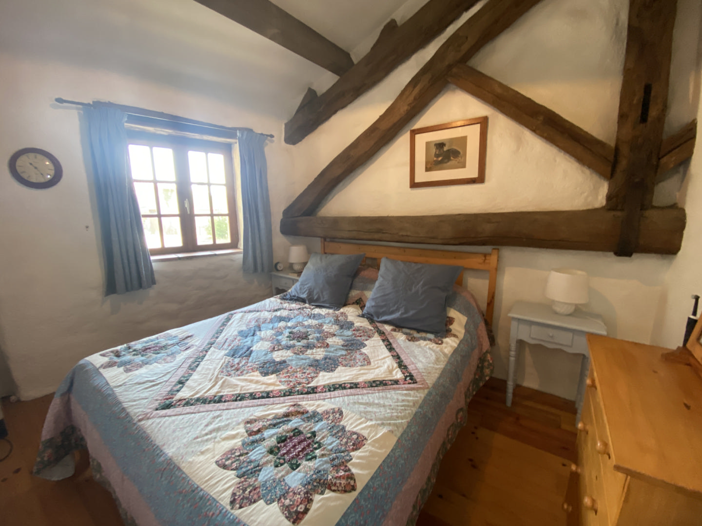 Charming Stone Cottage near Aubeterre-sur-Dronne