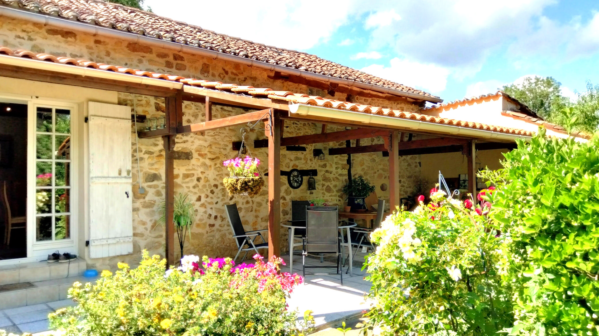 Stone house, outbuildings, pond, mature gardens, Charente