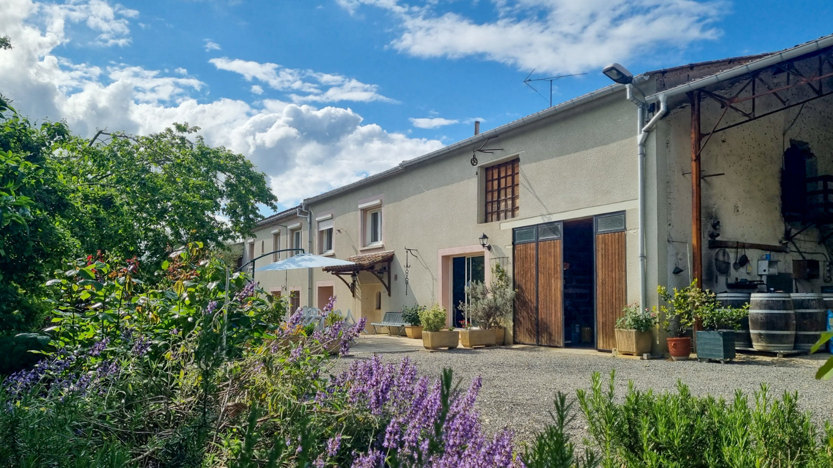 Spacious Countryside Residence with Pyrenean Views, Outbuildings, and Development Potential – Between Fanjeaux and Mirepoix
Spacious Countryside Residence with Pyrenean Views, Outbuildings, and Development Potential – Between Fanjeaux and Mirepoix