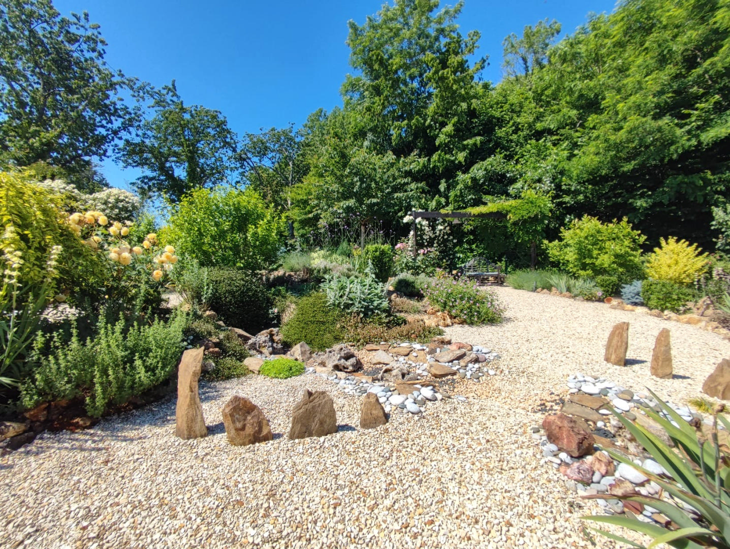 Garden Paradise,  4 Bedrooms, 2 bathrooms, Close to Shops, Nieuil, Charente
