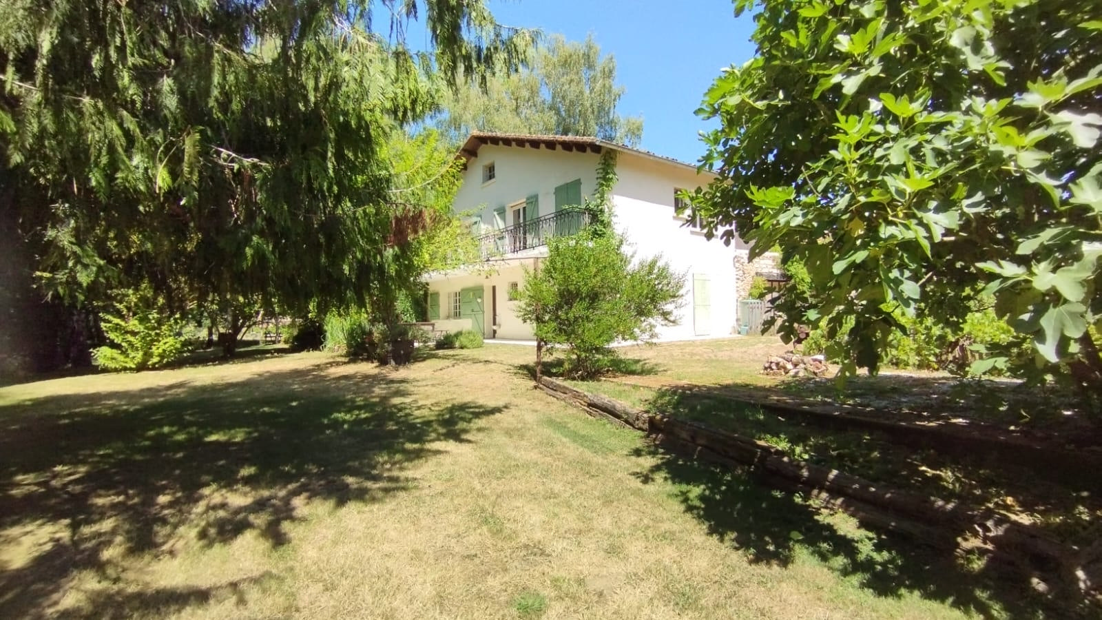 Riverside Village House, 4 Bedrooms , River Views, Barns, Water Sports
