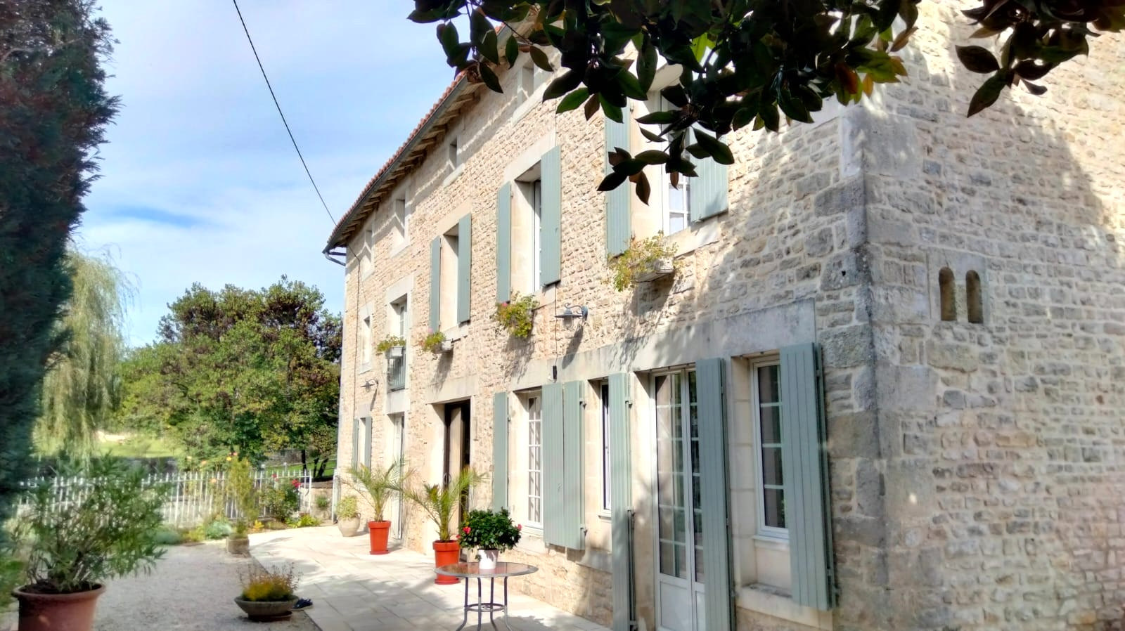 Stunning Historic Old Stone Mill, In the Heart of a Village, Outbuildings, River Views – Lizant (Vienne)