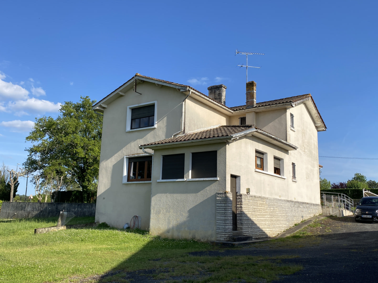 Spacious house with huge outbuildings and enclosed grounds. Bedroom on the ground floor. Shops on foot.