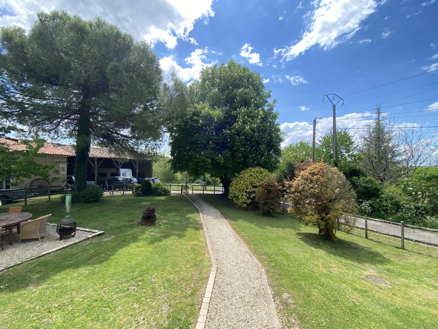 Near Aubeterre, country house with 2 guest houses, over a hectare of grounds. Beautiful views.