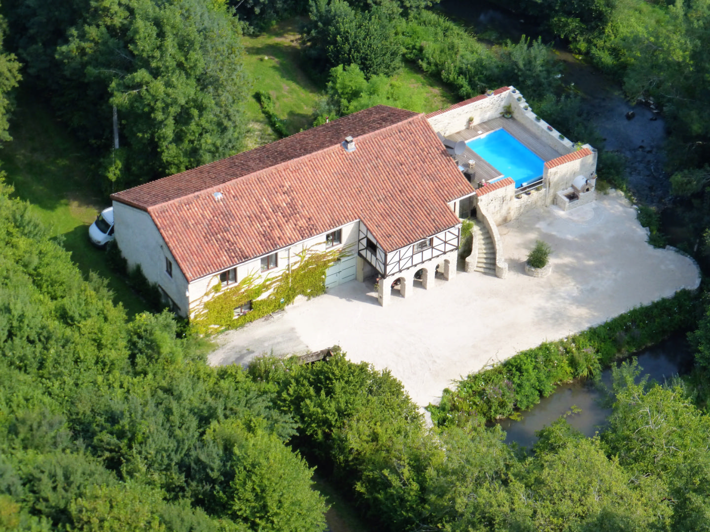 Secluded Old Stone Mill, Barn, Pool - Nr Mansle