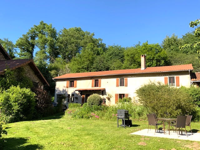 Beautifull Old Mill House, 4 Beds, Gîte, Riverside, Outbuildings, Views