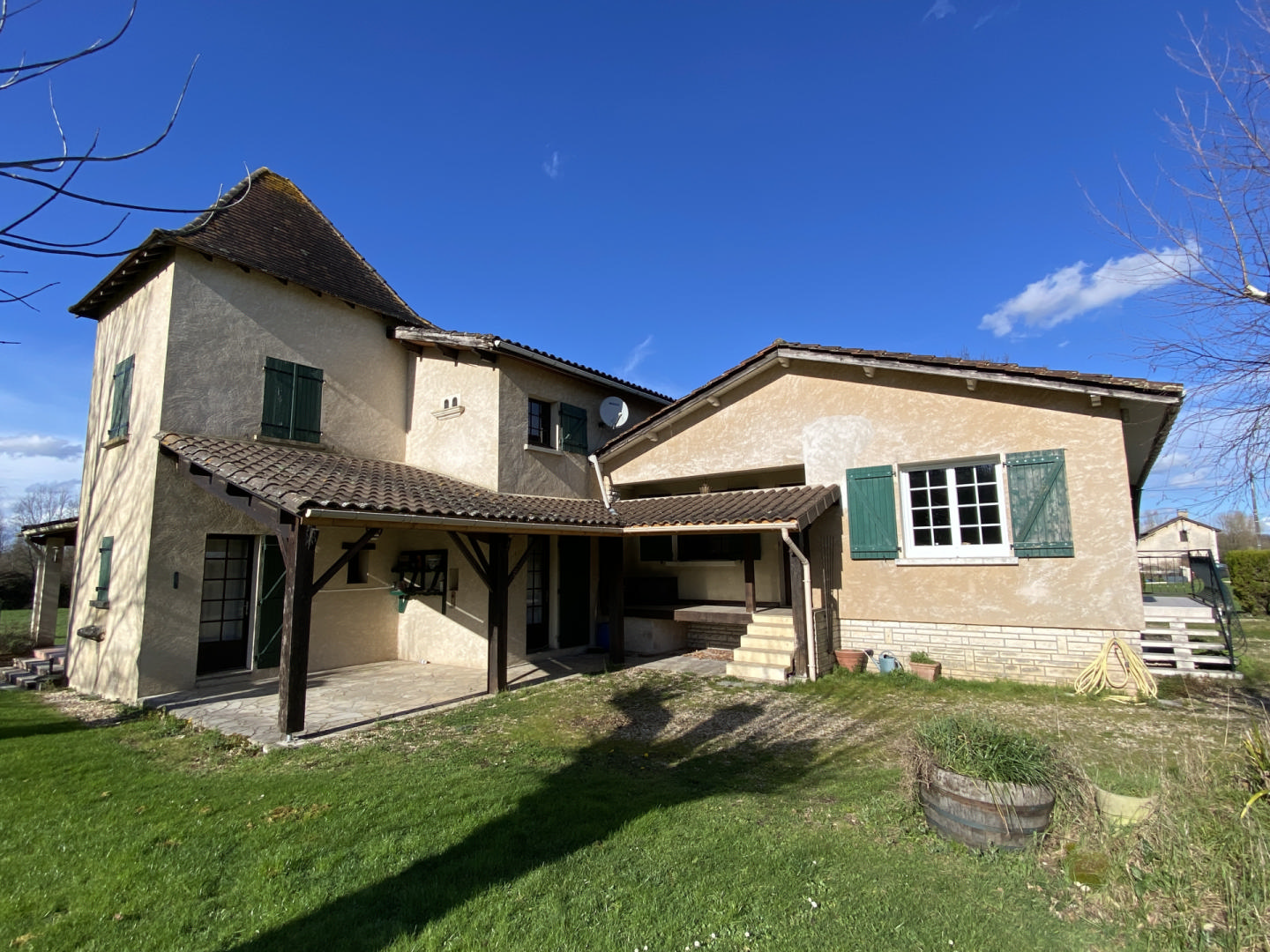 Dordogne, 4 bedroom village house with over an acre of garden.
