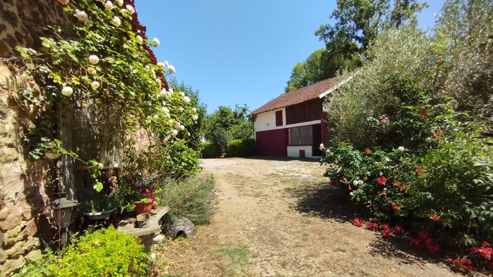 Riverside Village House, 4 Bedrooms , River Views, Barns, Water Sports