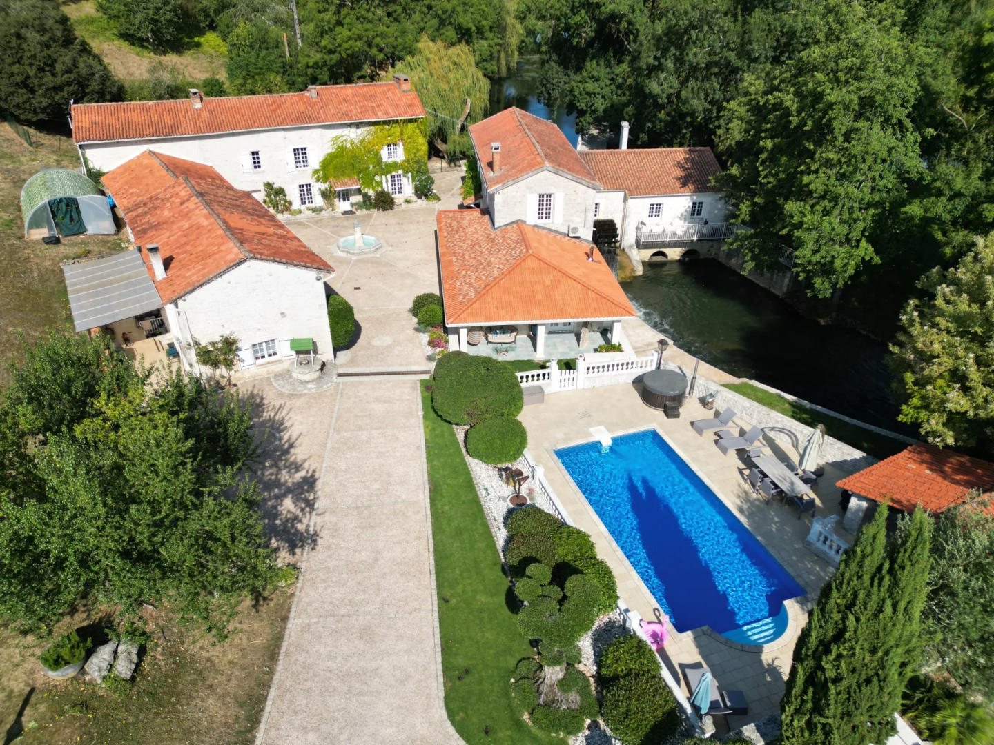Historic Former Mill, 5 HA,11 beds, 2 Gîtes, Pool, Views, Eco Power - Charente