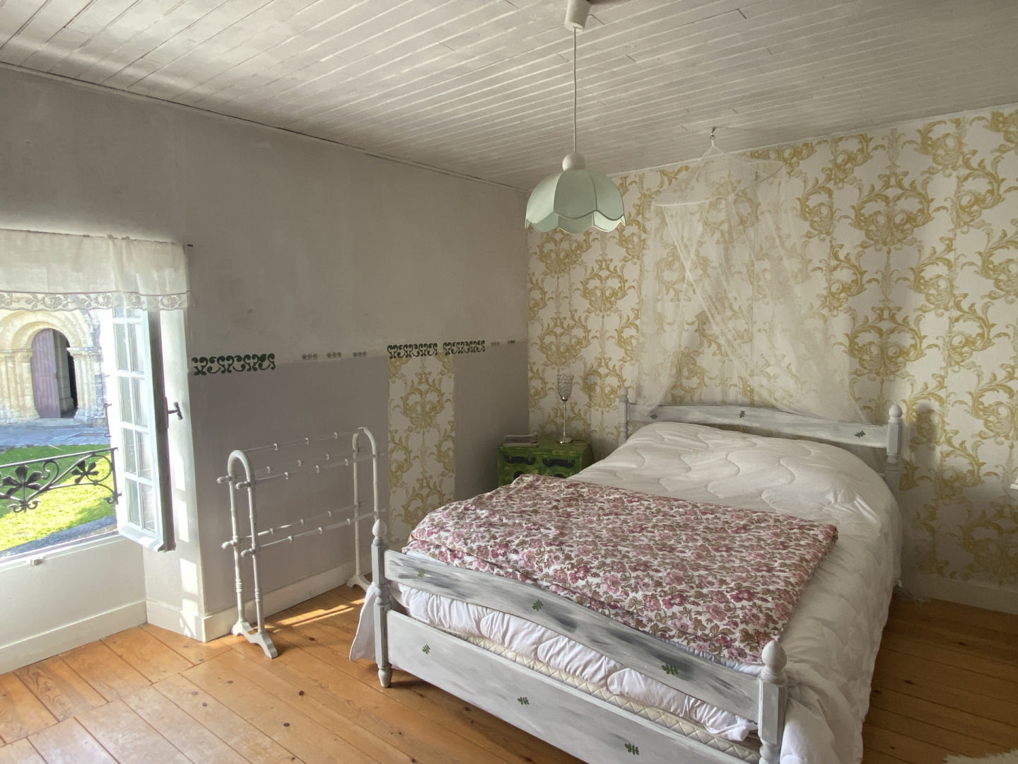Near Chalais. Charming house in the heart of a sought-after village, with view of the church.