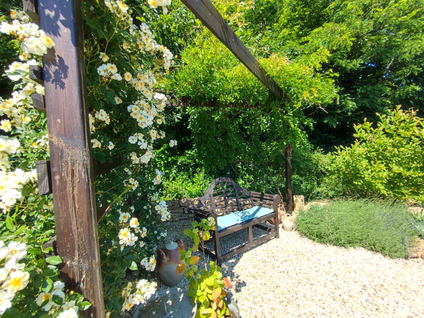 Garden Paradise,  4 Bedrooms, 2 bathrooms, Close to Shops, Nieuil, Charente