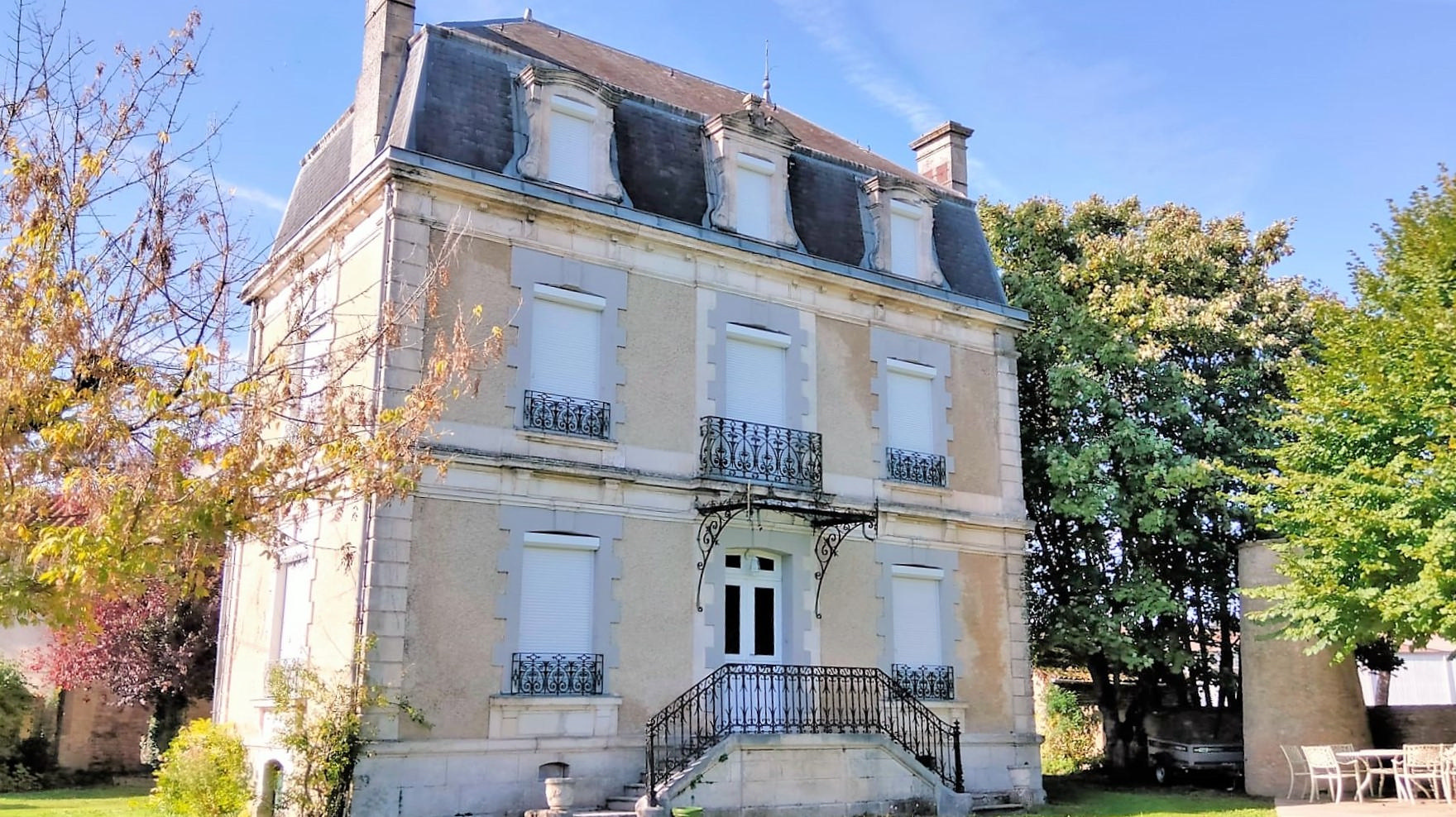 5 bed, Maison de Maître, Pool, Gîte, Fast Internet, Nr. Angoulême